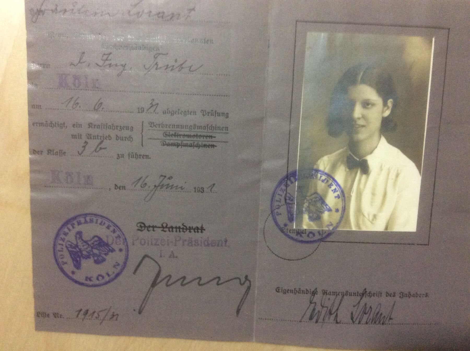 Führerschein der Klasse 3b von Edith Lorant